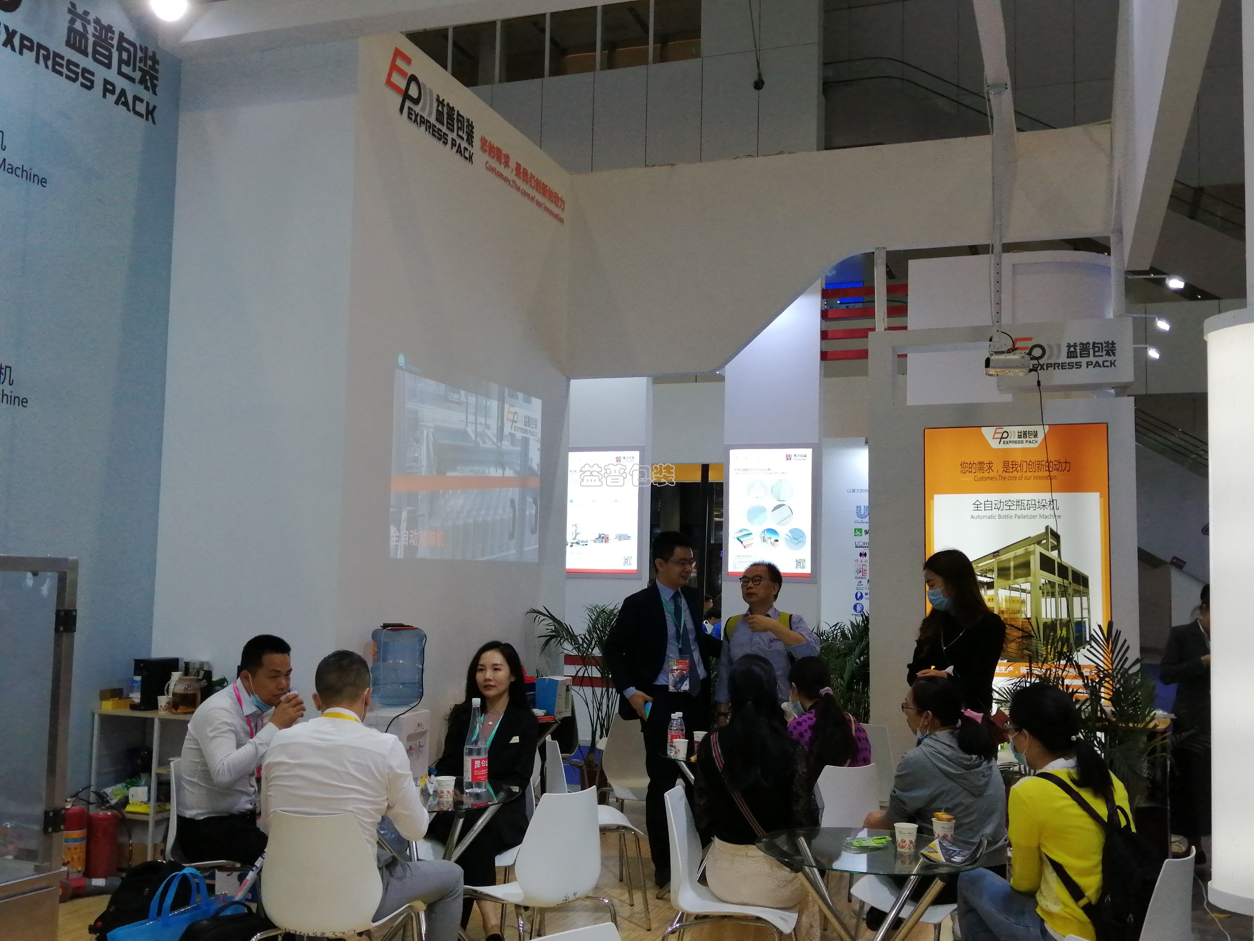 廣州全自動四邊封裝袋機,廣州碼垛機廠家,全自動碼垛機,碼垛機廠家,廣州垂直夾持提升機,廣州連續式垂直提升機